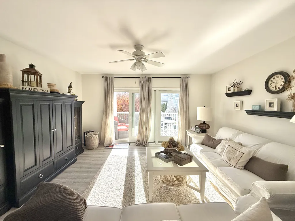 2nd floor Living Room