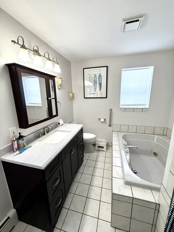 Master en suite bathroom