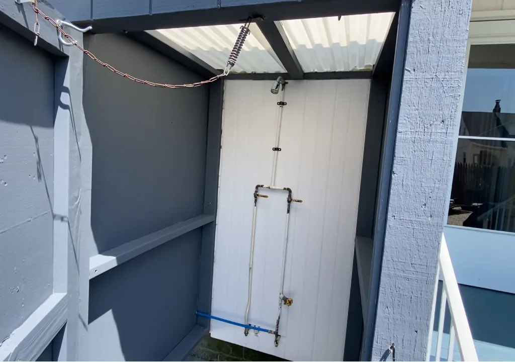 H/C outdoor shower with great water pressure