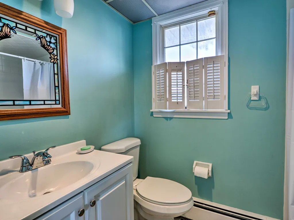 1st Floor Bath w/shower