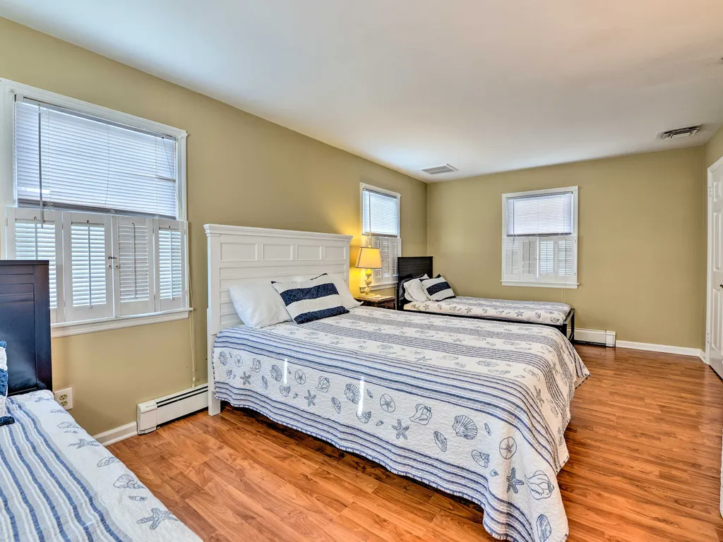 Bedroom 1-1QB, 2T Trundles