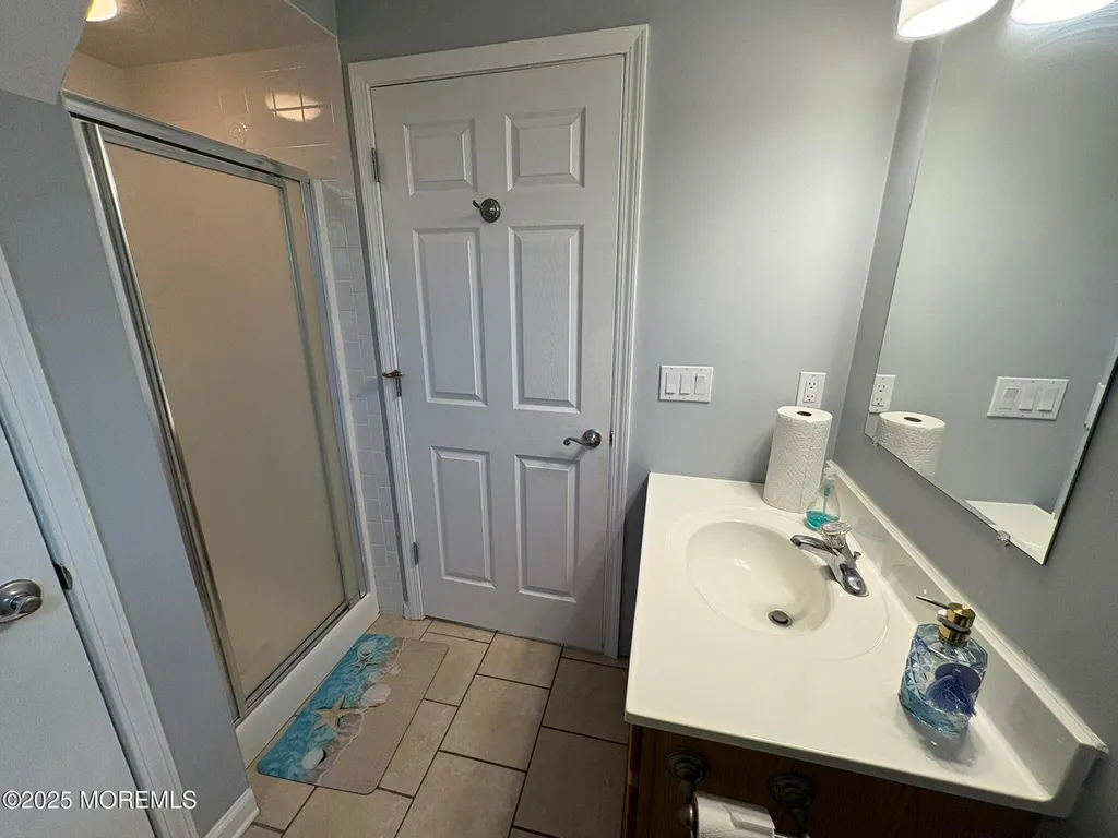 1st Floor Bath-Shower Only
