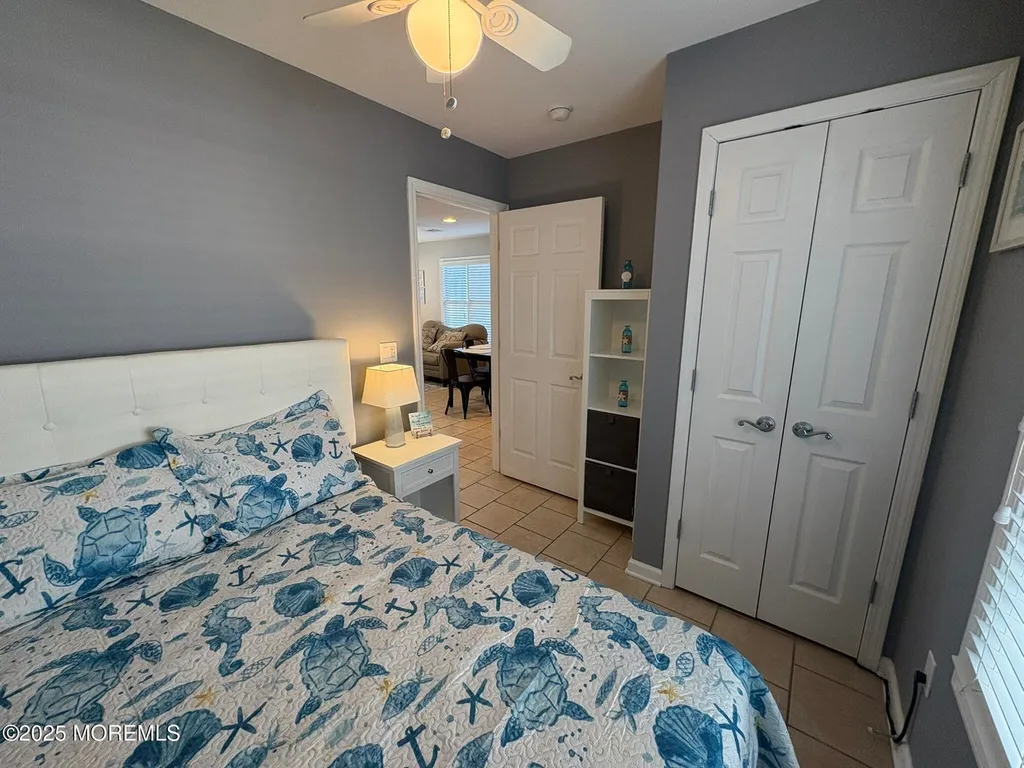 1st Floor Bedroom-Queen Size