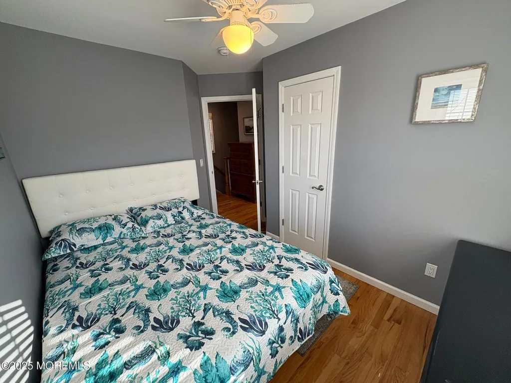 2nd Flr Bdrm-Queen