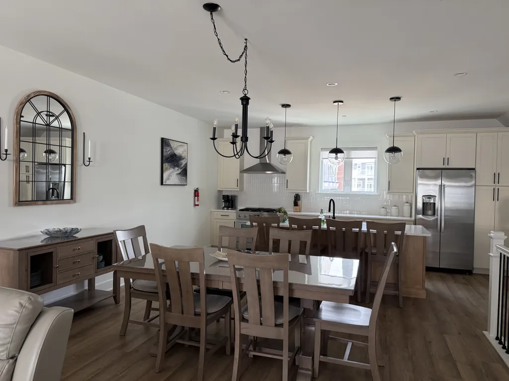 Dining Room &amp;amp; Kitchen