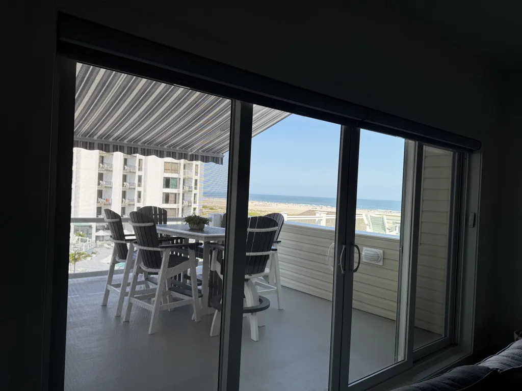 Top Floor Front Patio