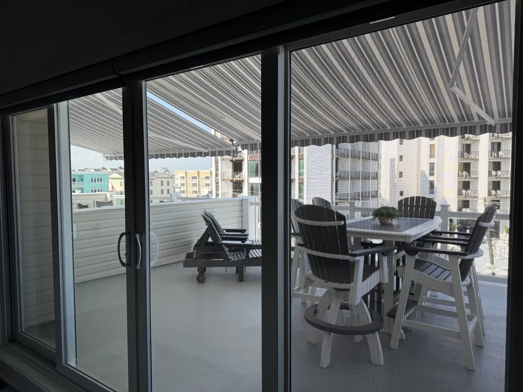 Top Floor Front Patio