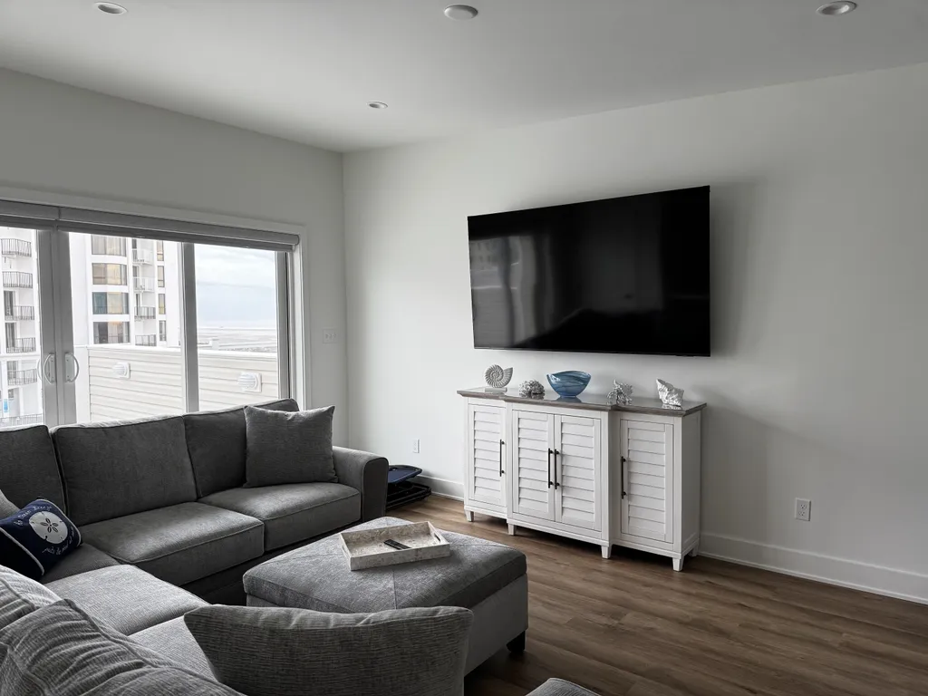 Family Room 3rd floor - Queen sleeper sofa