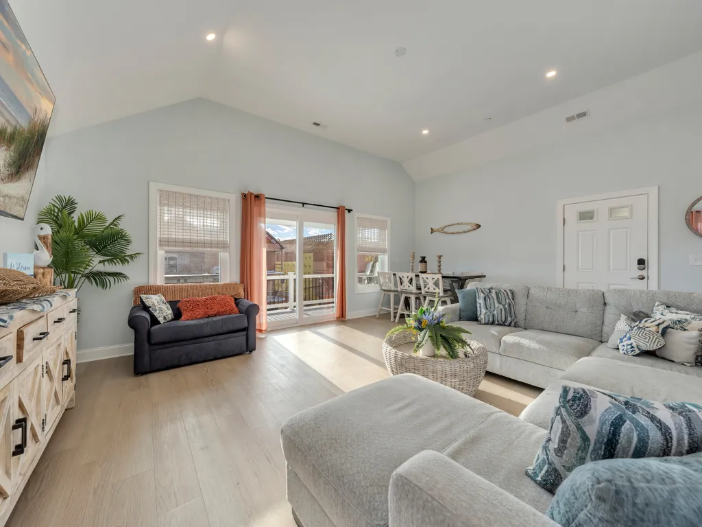 Living Room Sleeps 3 with Queen Sleeper Sofa and Love Seat Twin Pull Out Bed