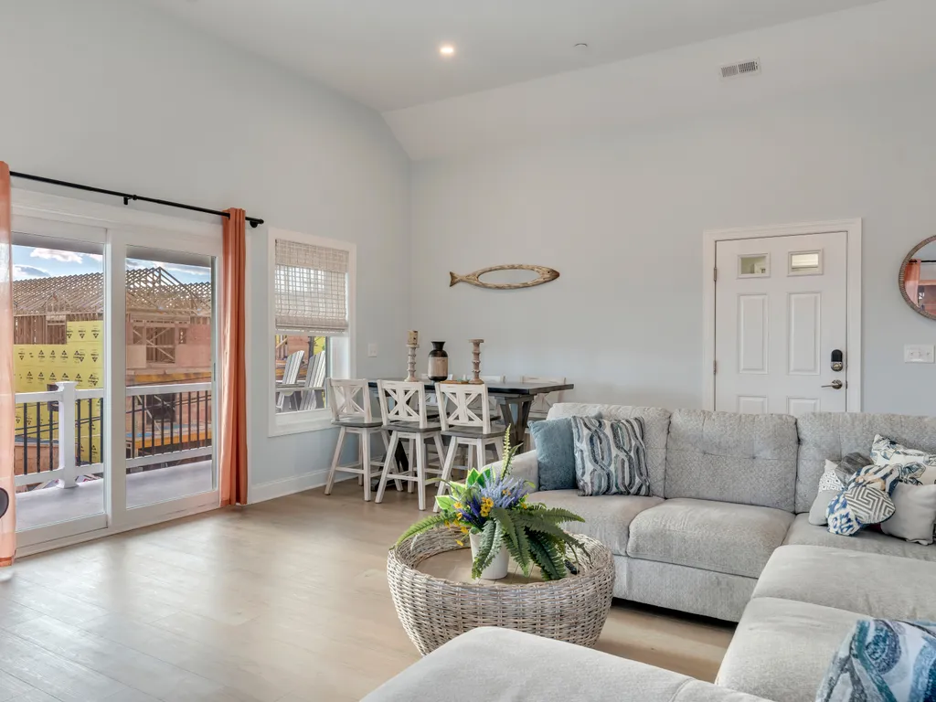 Huge Ceilings and Natural Light