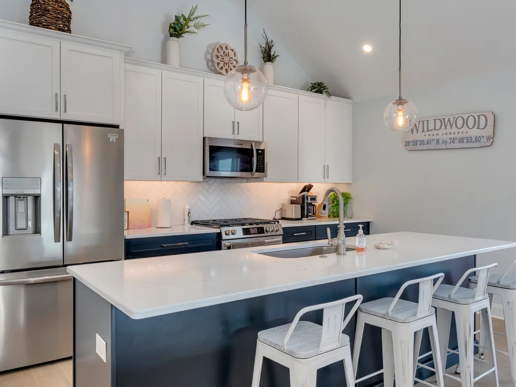 New Sleek Kitchen Fully Stocked