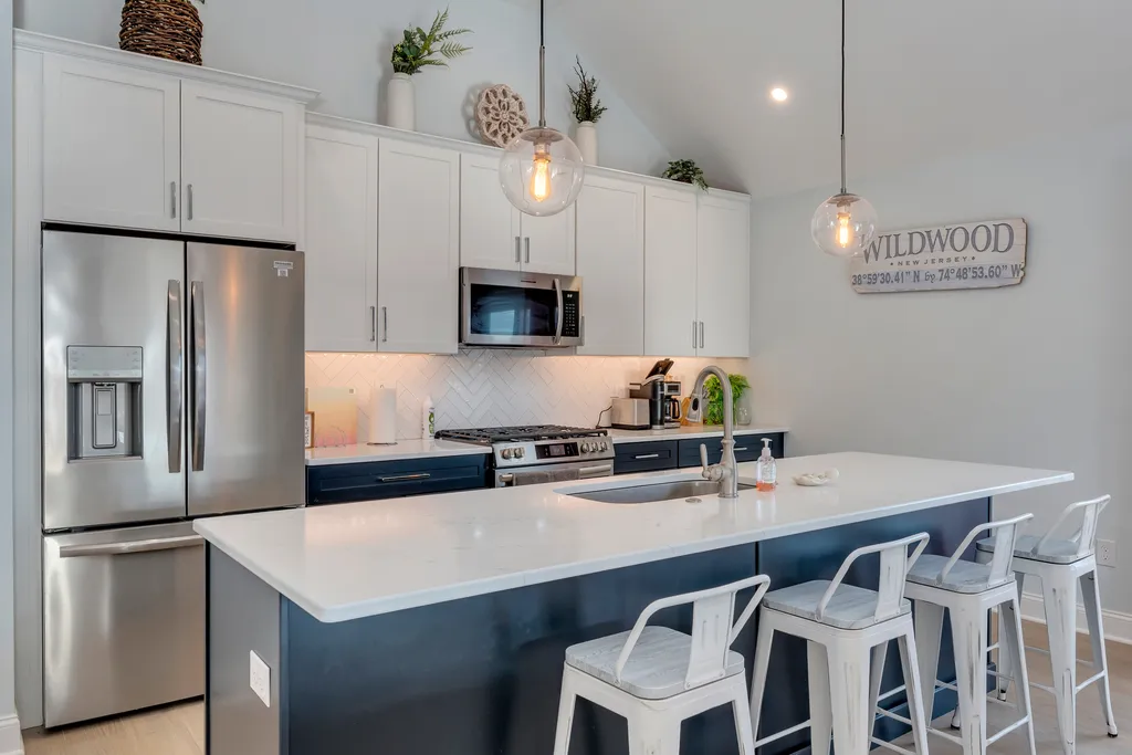 New Sleek Kitchen Fully Stocked