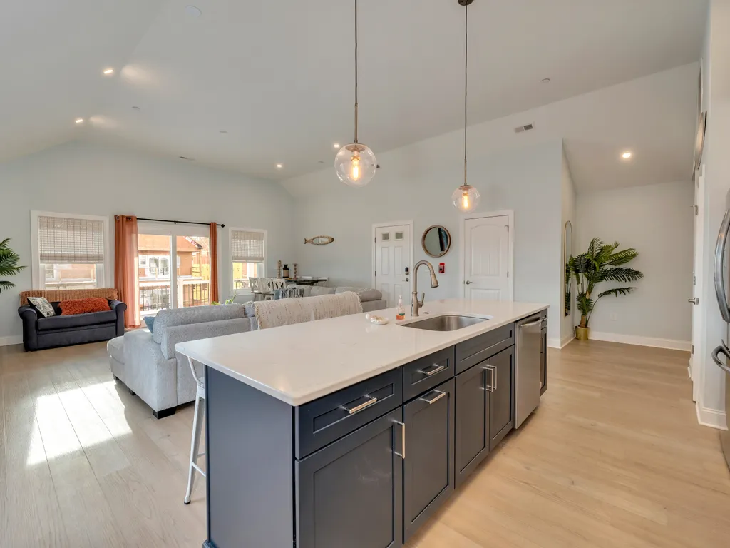 Super Convenient Layout for Entertaining