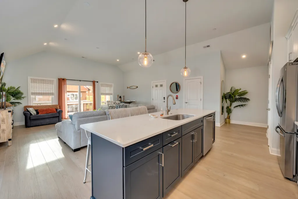 Super Convenient Layout for Entertaining