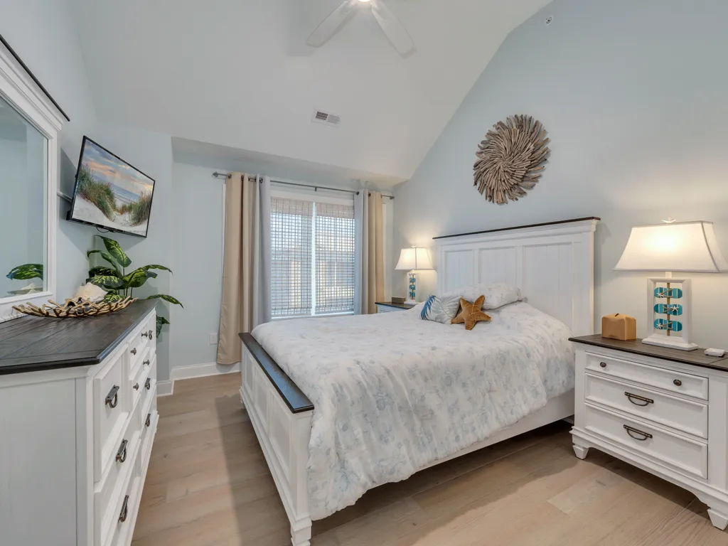 Queen Bedroom