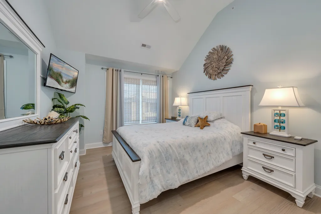 Queen Bedroom
