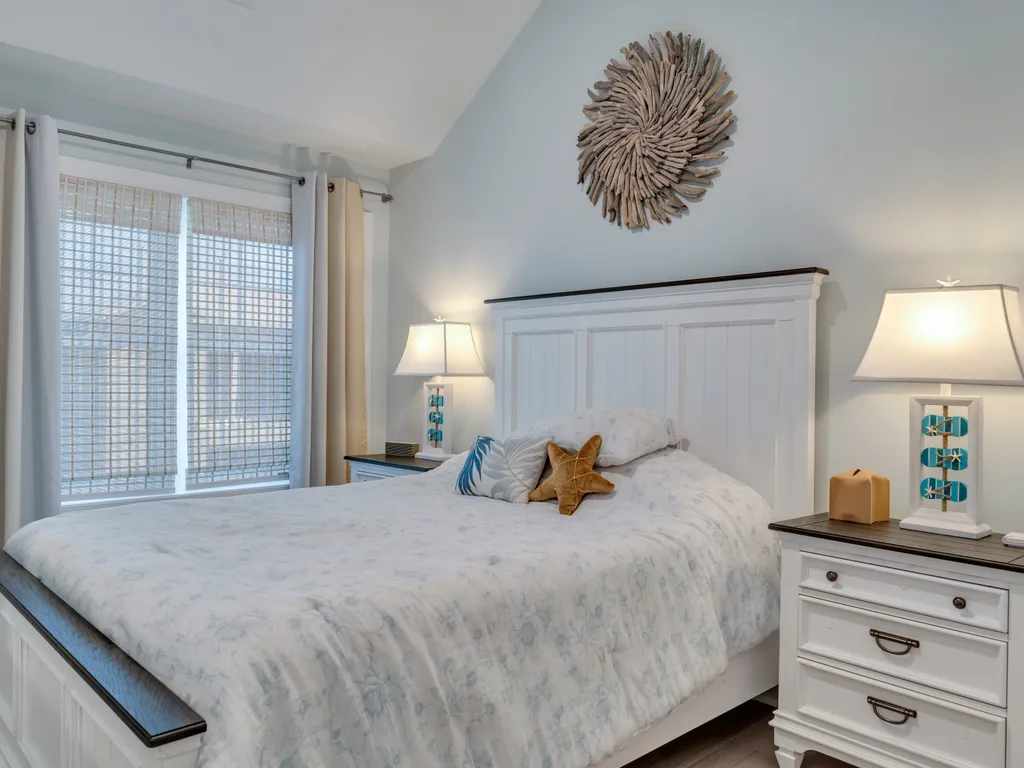 Queen Bedroom