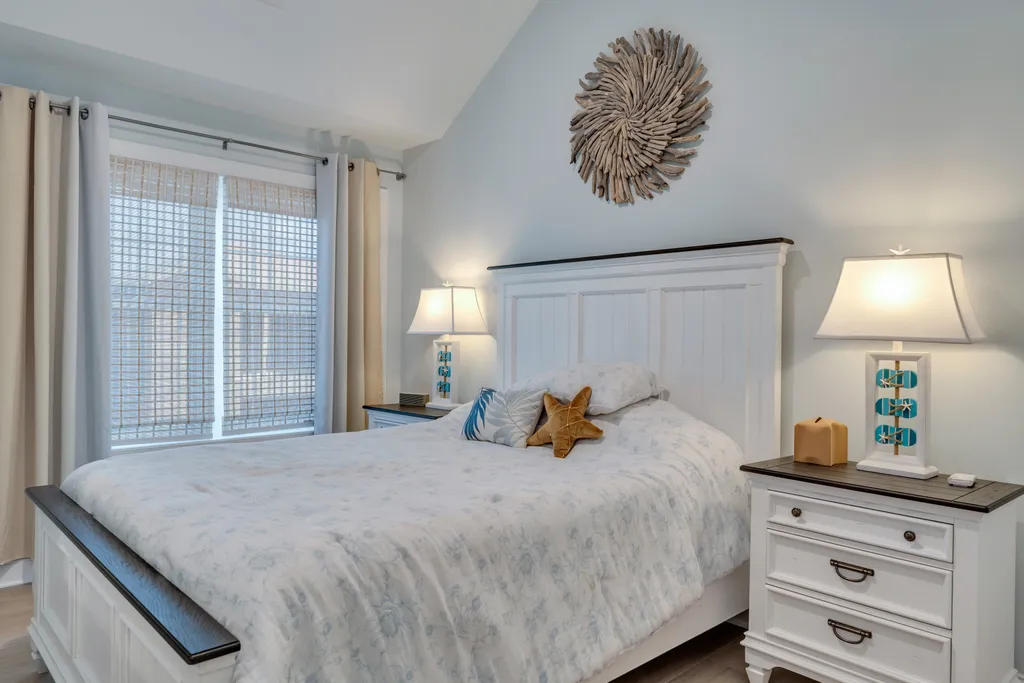 Queen Bedroom