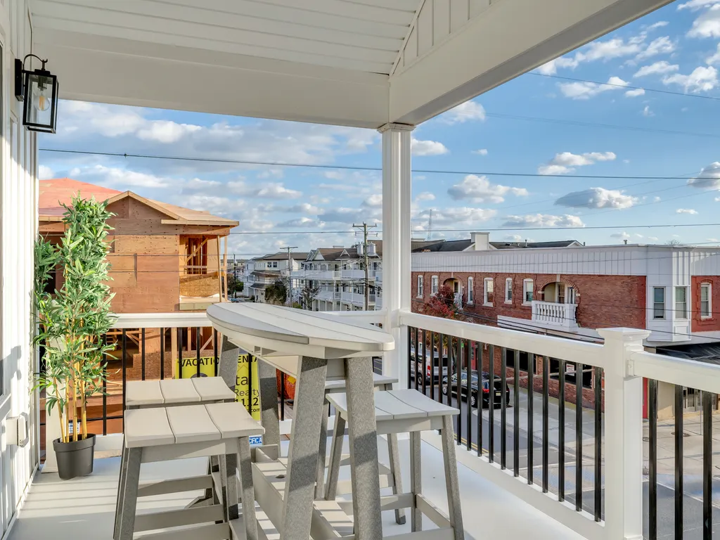 Great People Watching with the Corner Property on Large Deck with Seating and Tables for 6 (2 more seats on the other side of the Deck)