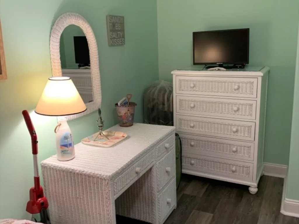 Twin Bedroom
