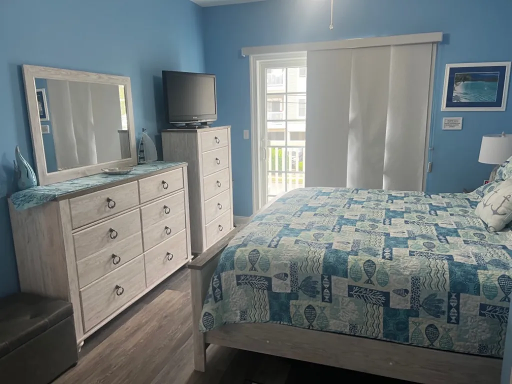Master Bedroom - King Bed