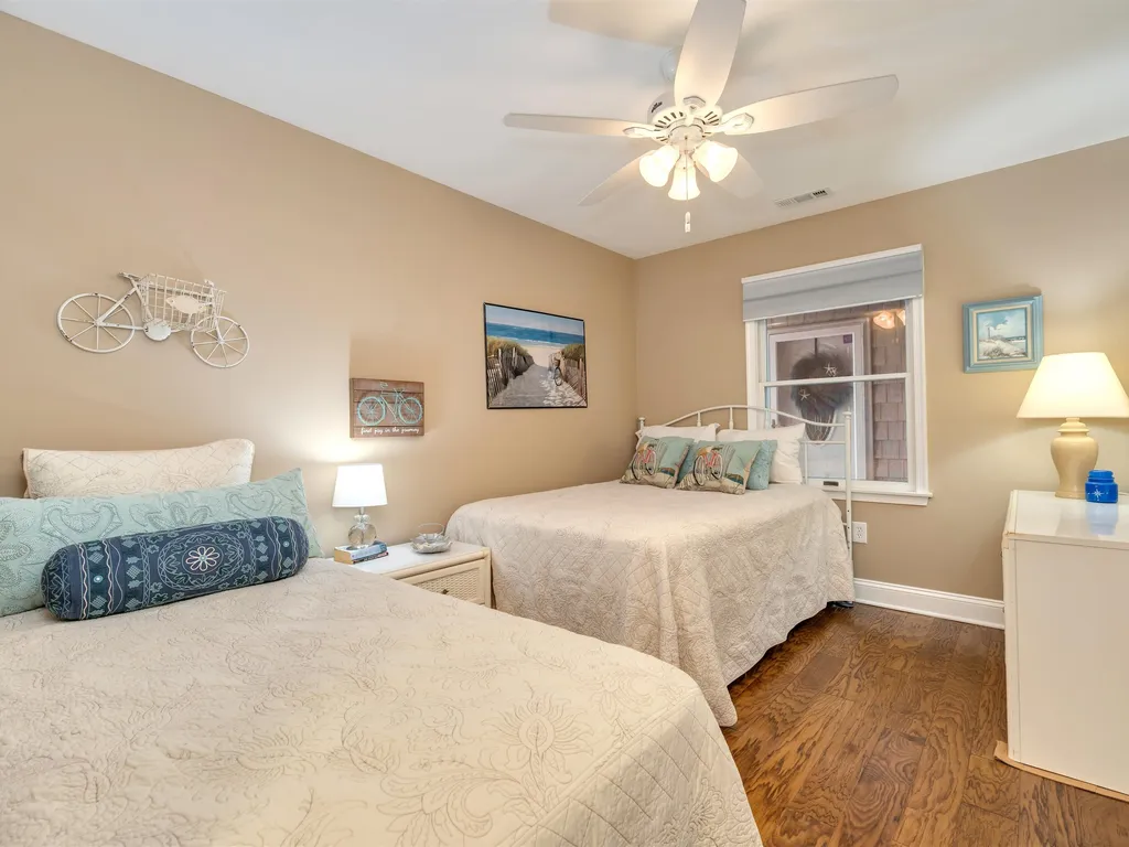 Bedroom 2 with 2 Full Beds