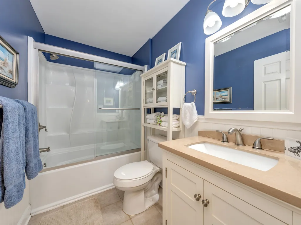 Guest Full Bathroom