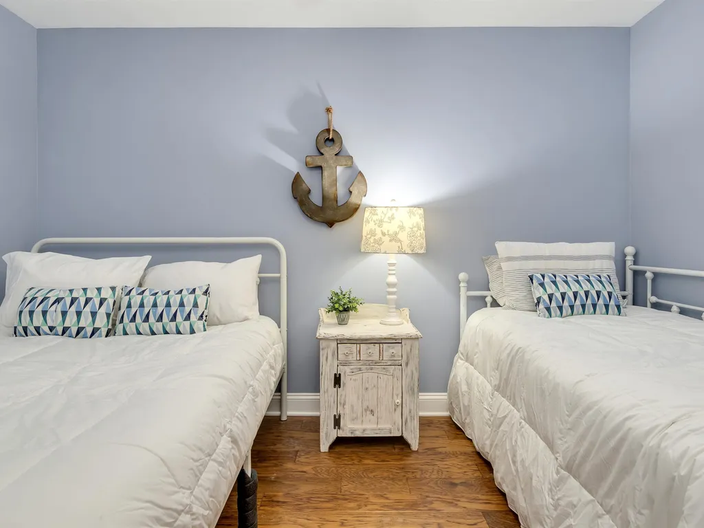 BR w/Full and Single Beds