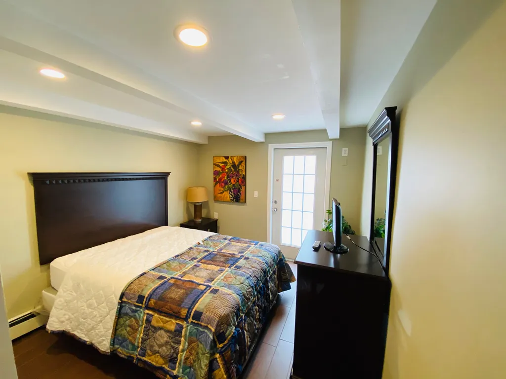 Bedroom One Queen