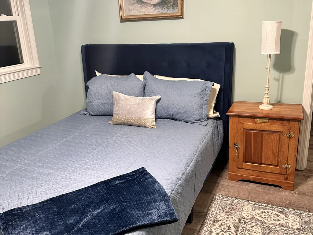 queen bedroom# 2