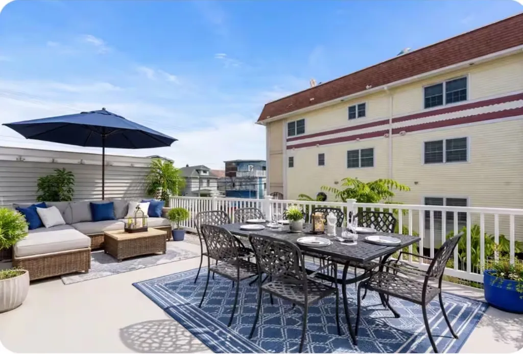 ROOFTOP DECK