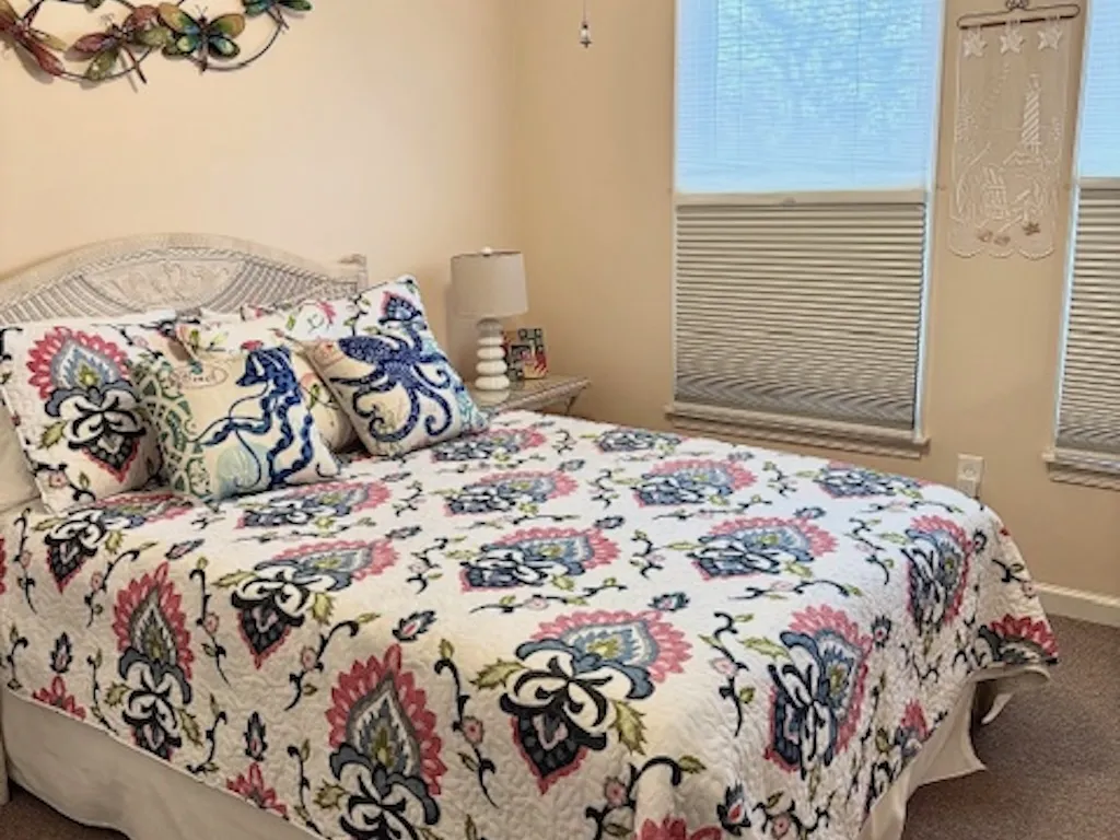 BR 2 with Queen Bed