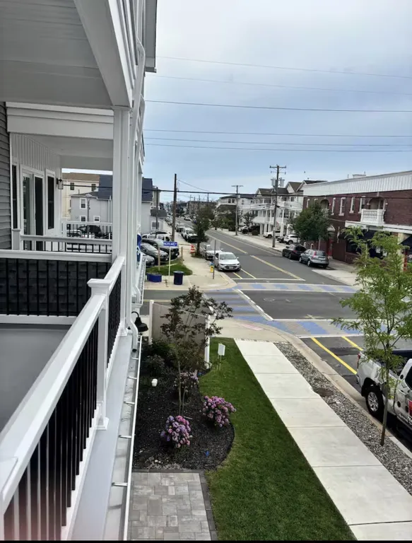 2 blocks to boardwalk