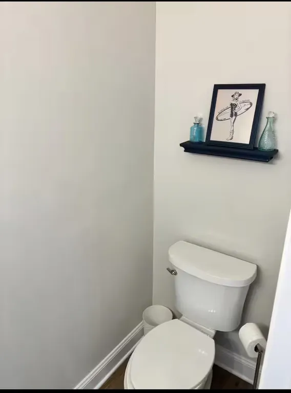 1/2 Bath of main living space