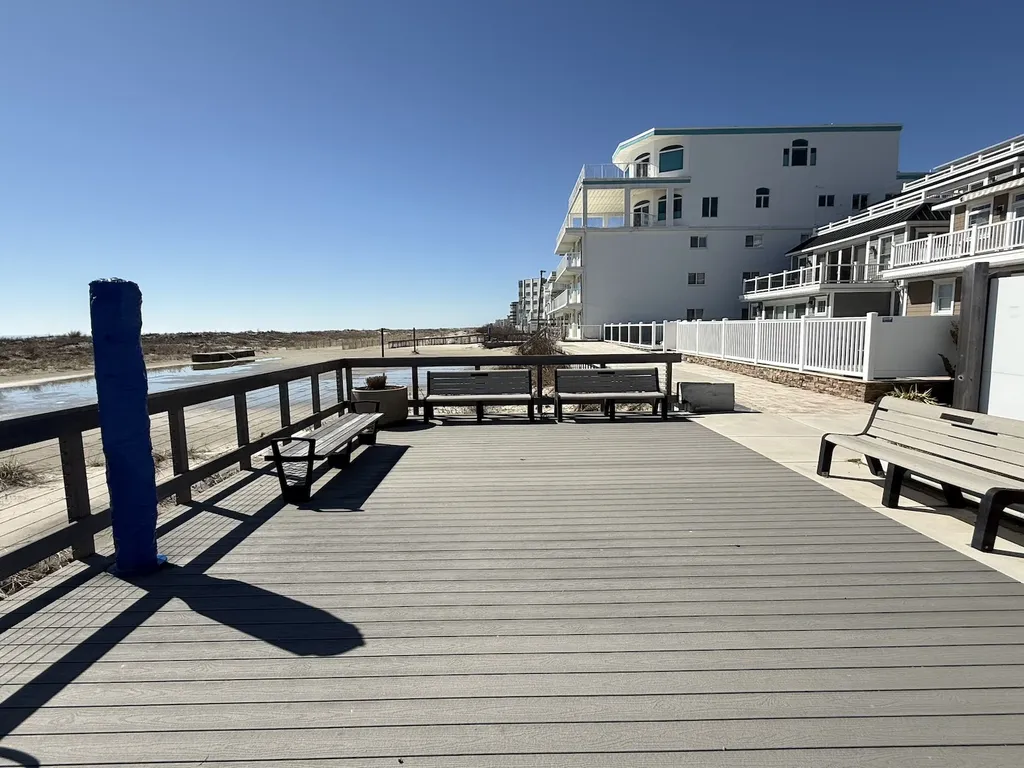 Toledo Avenue beach entrance with showers