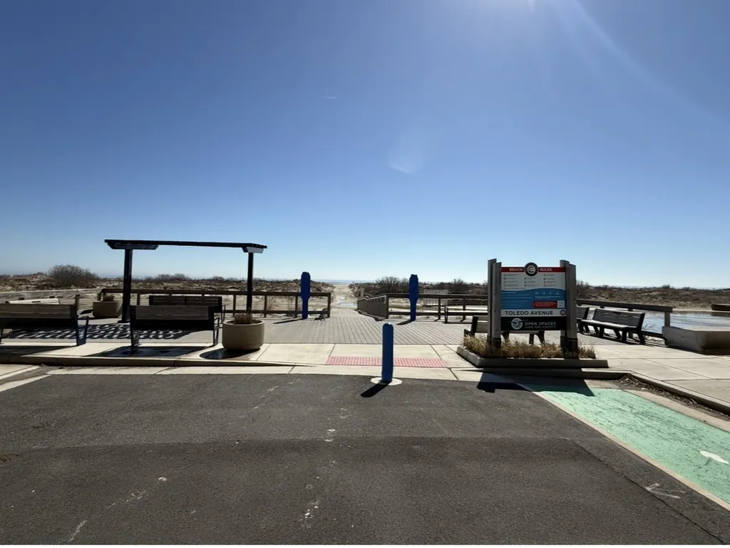 Toledo Avenue Beach Entrance