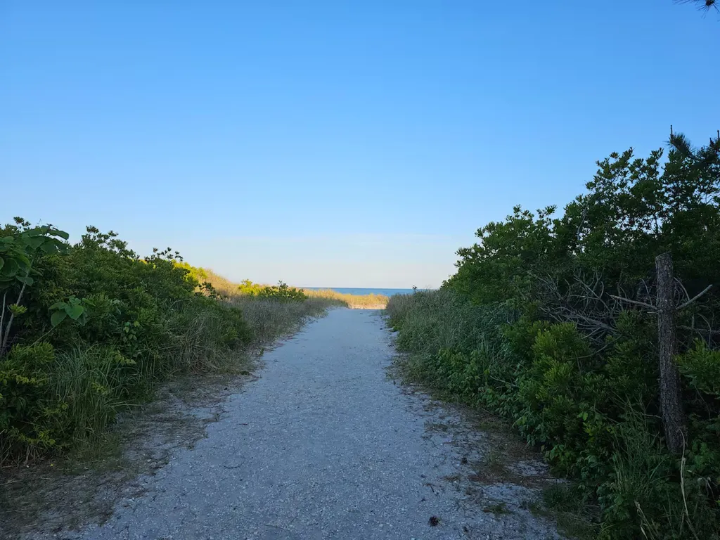 7th Steet entrance to the beach