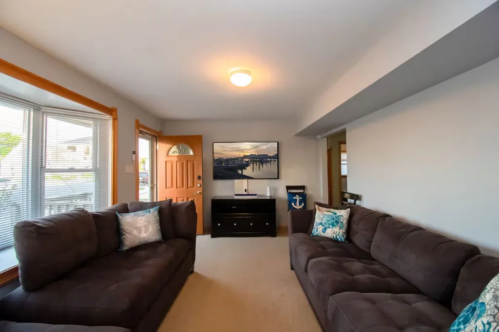 This beach house living room is a tranquil oasis adorned with coastal-inspired decor and a relaxed, laid-back ambiance.