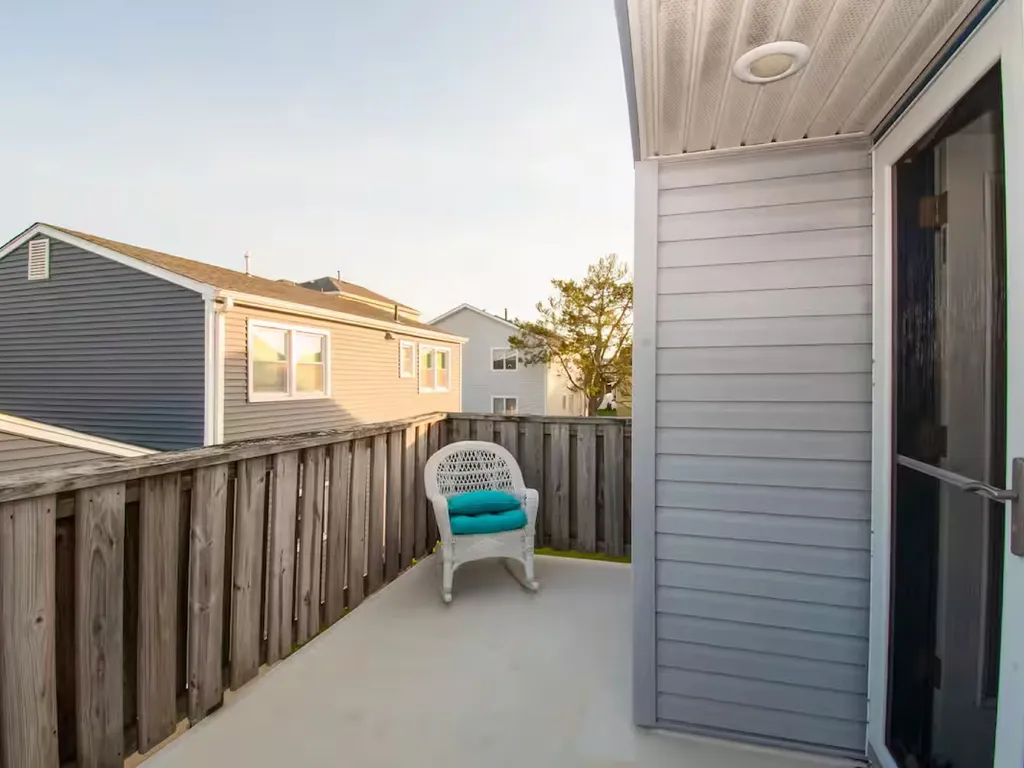 2nd floor balcony