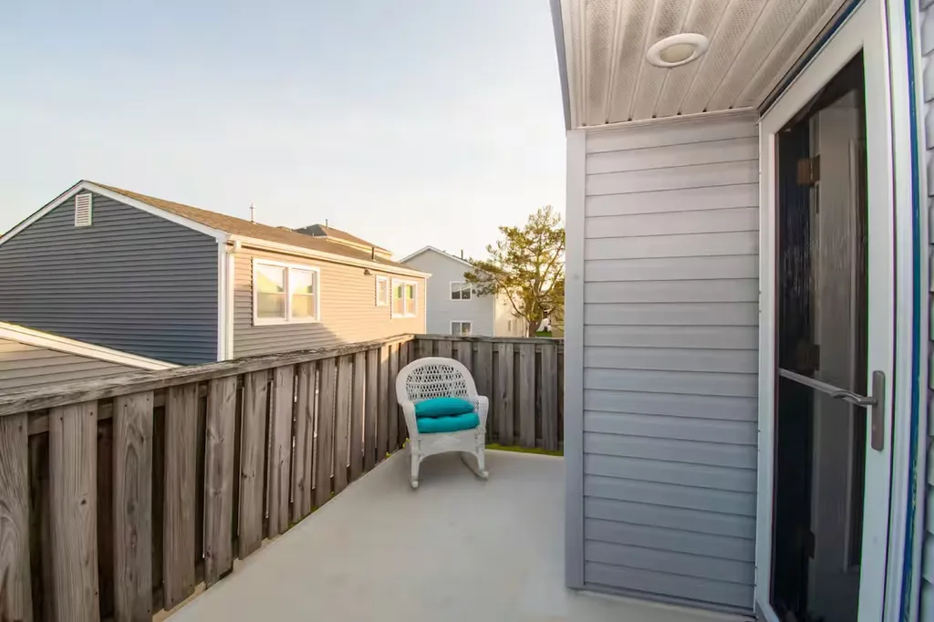 2nd floor balcony