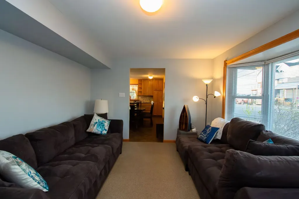 Beautiful views of the bay sitting right on your sofa. Personally, I love morning meditation gazing at the bay!