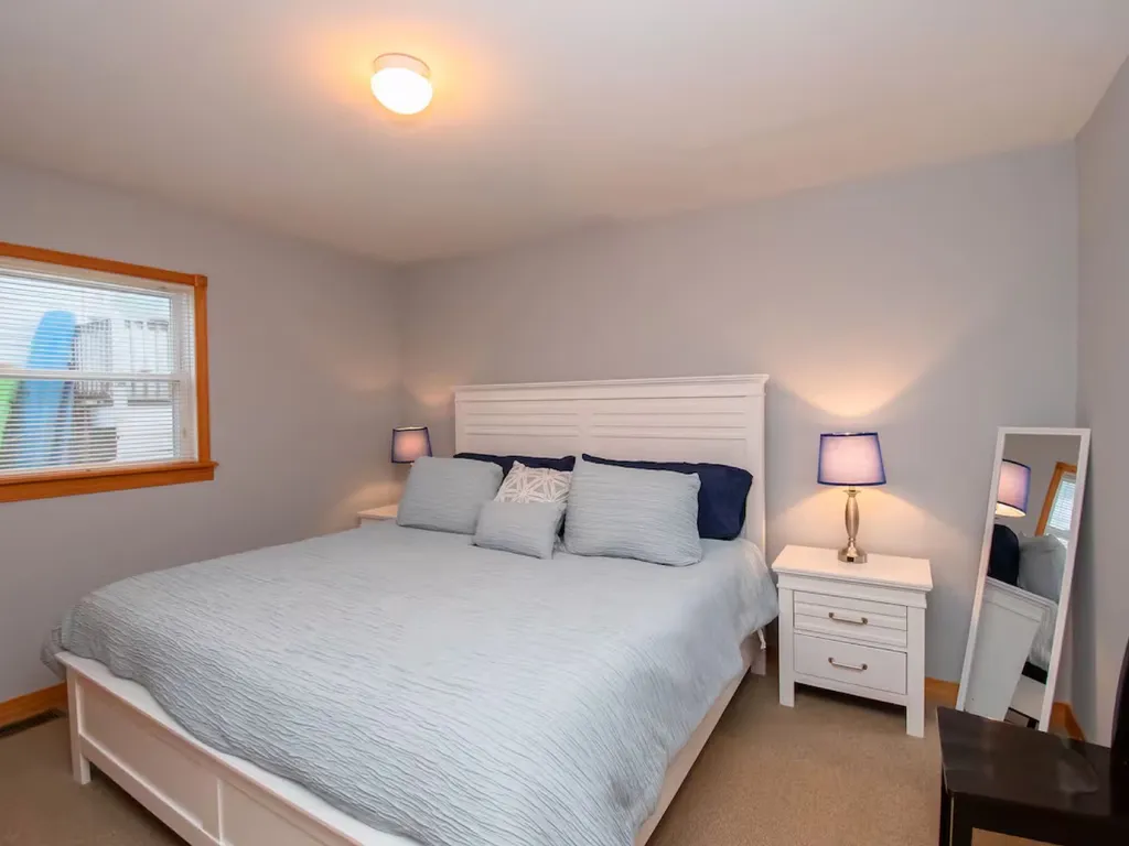 Main bedroom with King size bed and flat screen TV