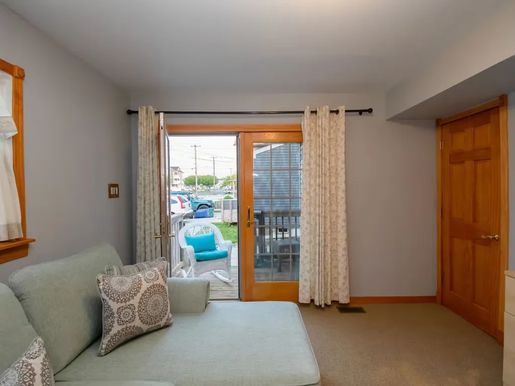 Family room's entrance to side deck