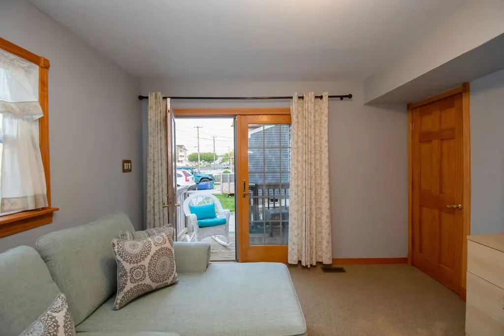 Family room's entrance to side deck