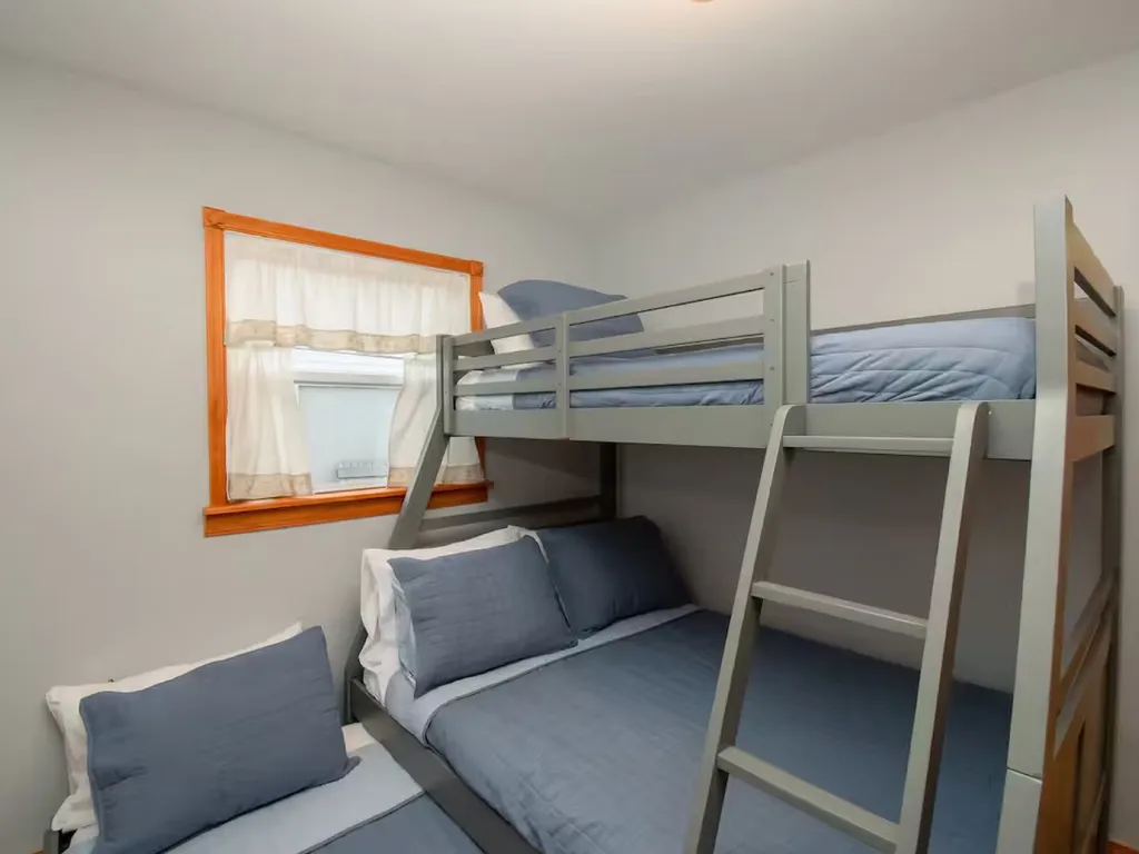 Bunk bed with two twin beds and one full bed