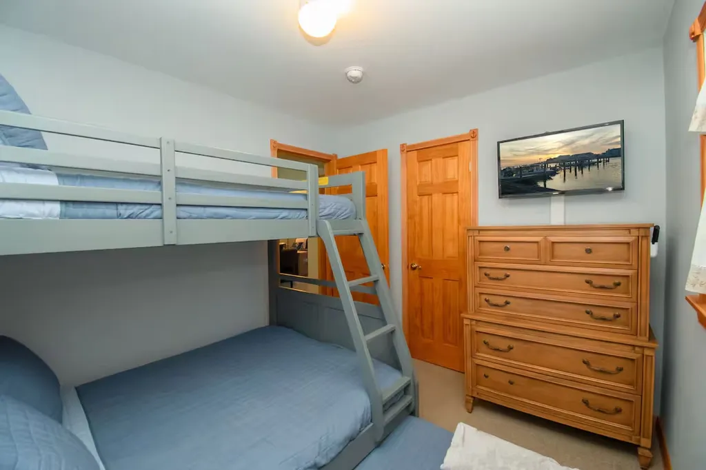 Bunk Bedroom with flat screen TV