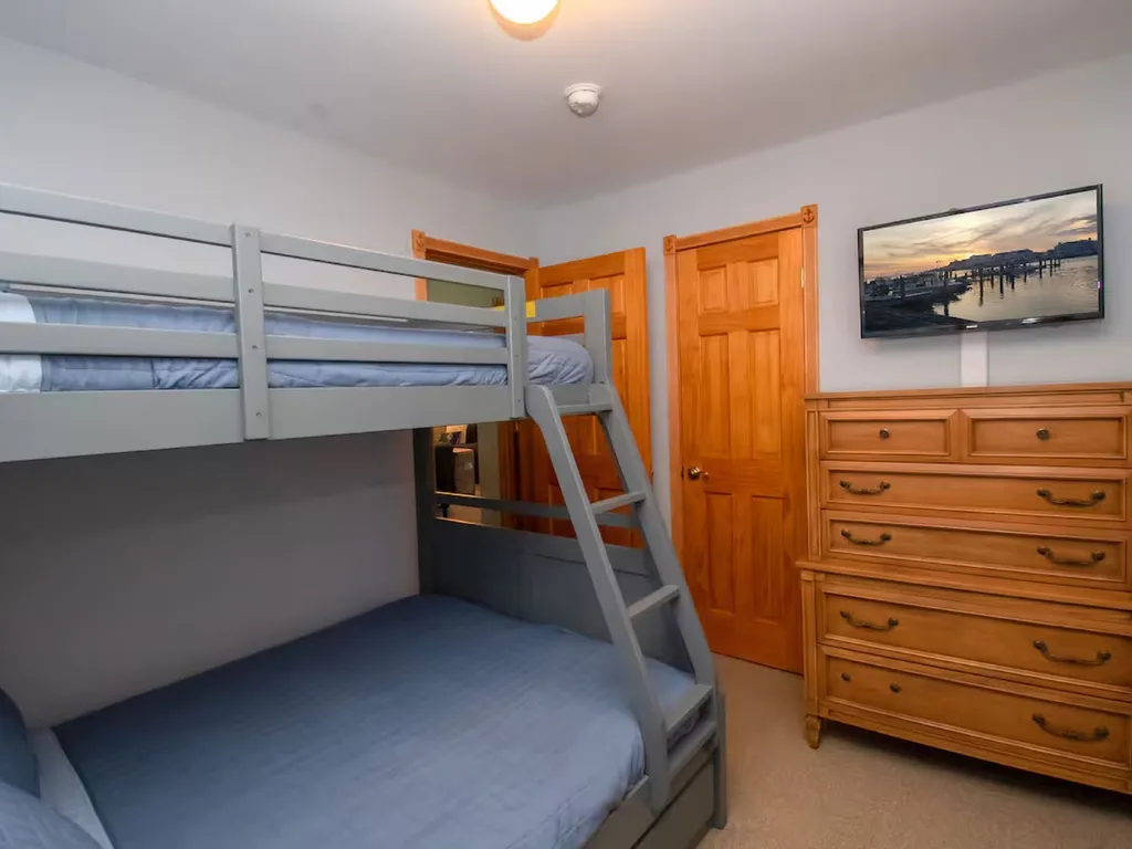 This room is designed for kids of all ages-two twin beds, and one full bed. Flat-screen HD TV . Stream your apps