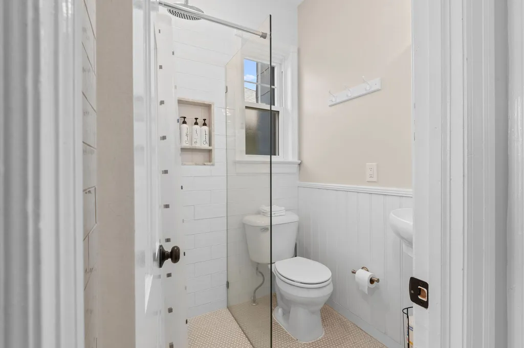 en-suite full bath