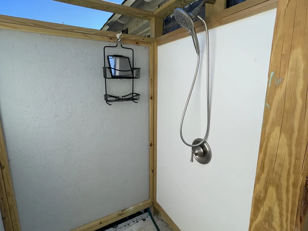 hot/cold private outdoor shower