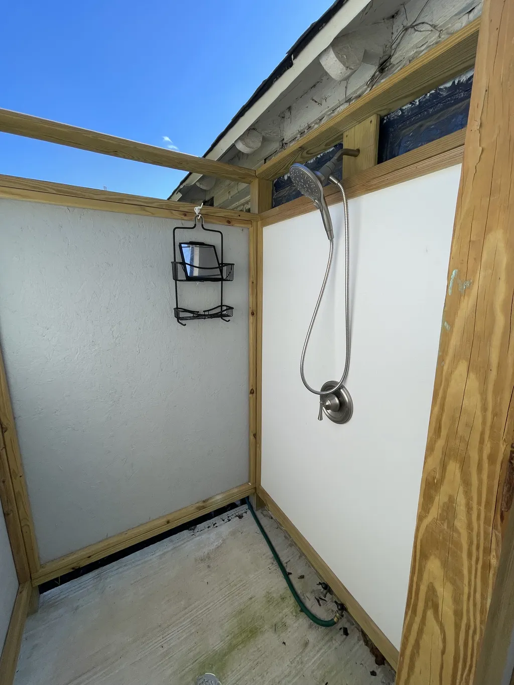 hot/cold private outdoor shower